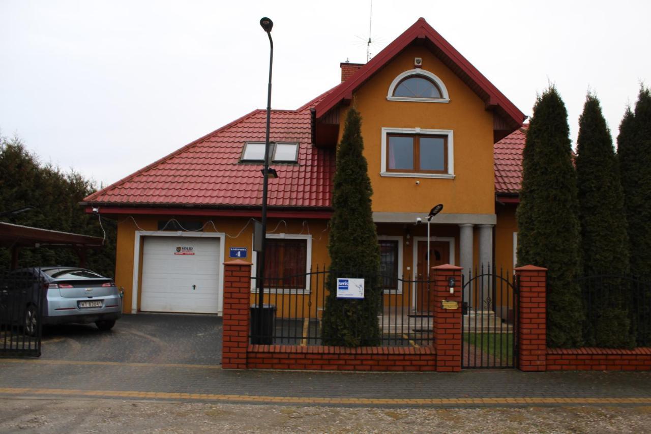 Dworek W Zieleni Varsavia Esterno foto